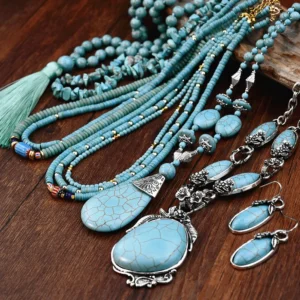 Ethnic style hand beaded turquoise necklace paired with autumn and winter long sweater 9