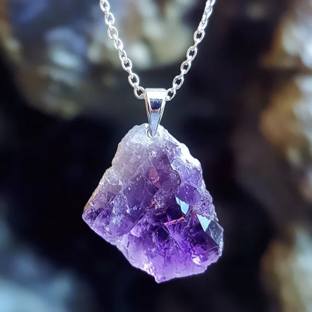 A purple amethyst crystal pendant hanging fr 0abf03e0 be9e 412d bde9 8cf3dde749e8